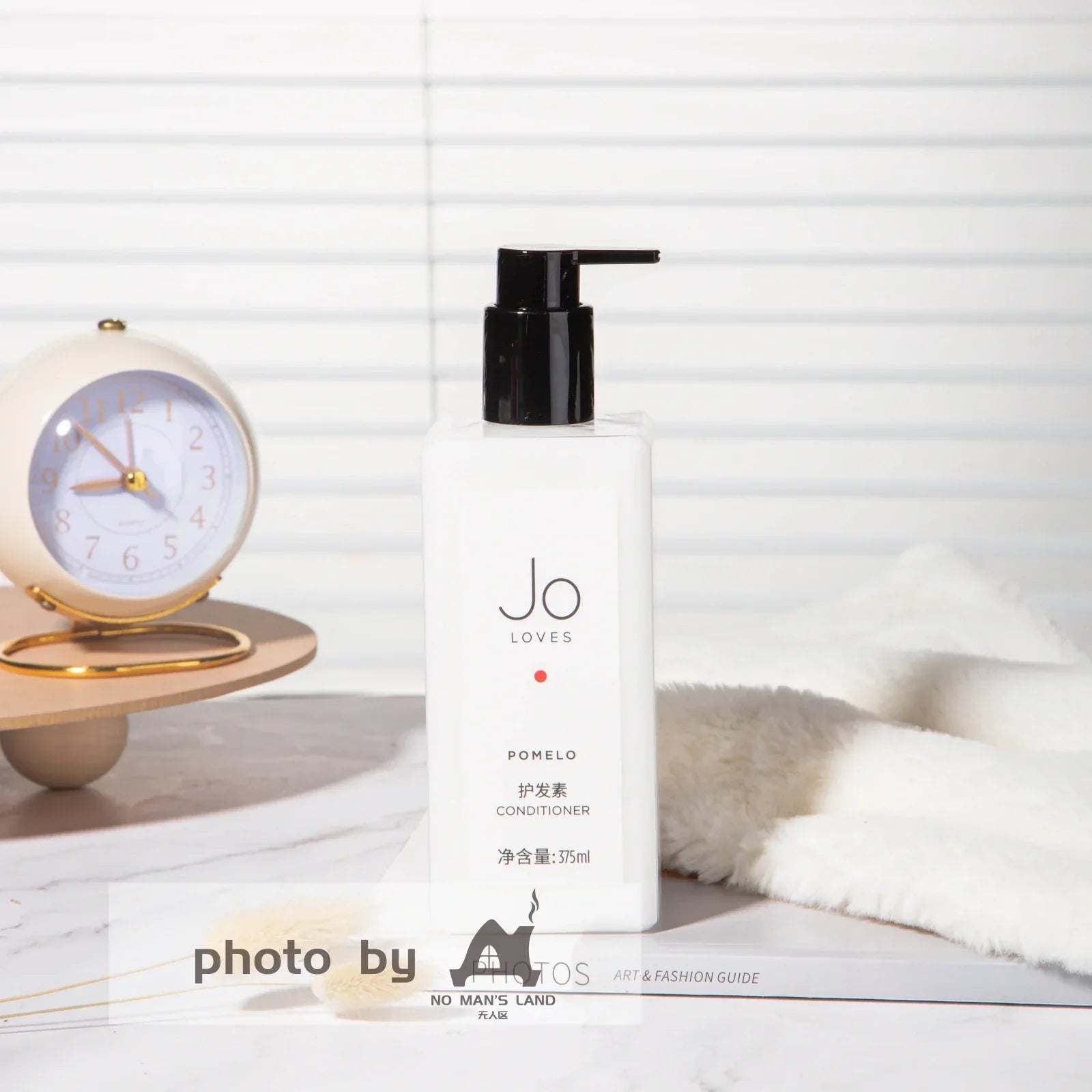 one bottle of JO-LOVES-POMELO-conditioner.
